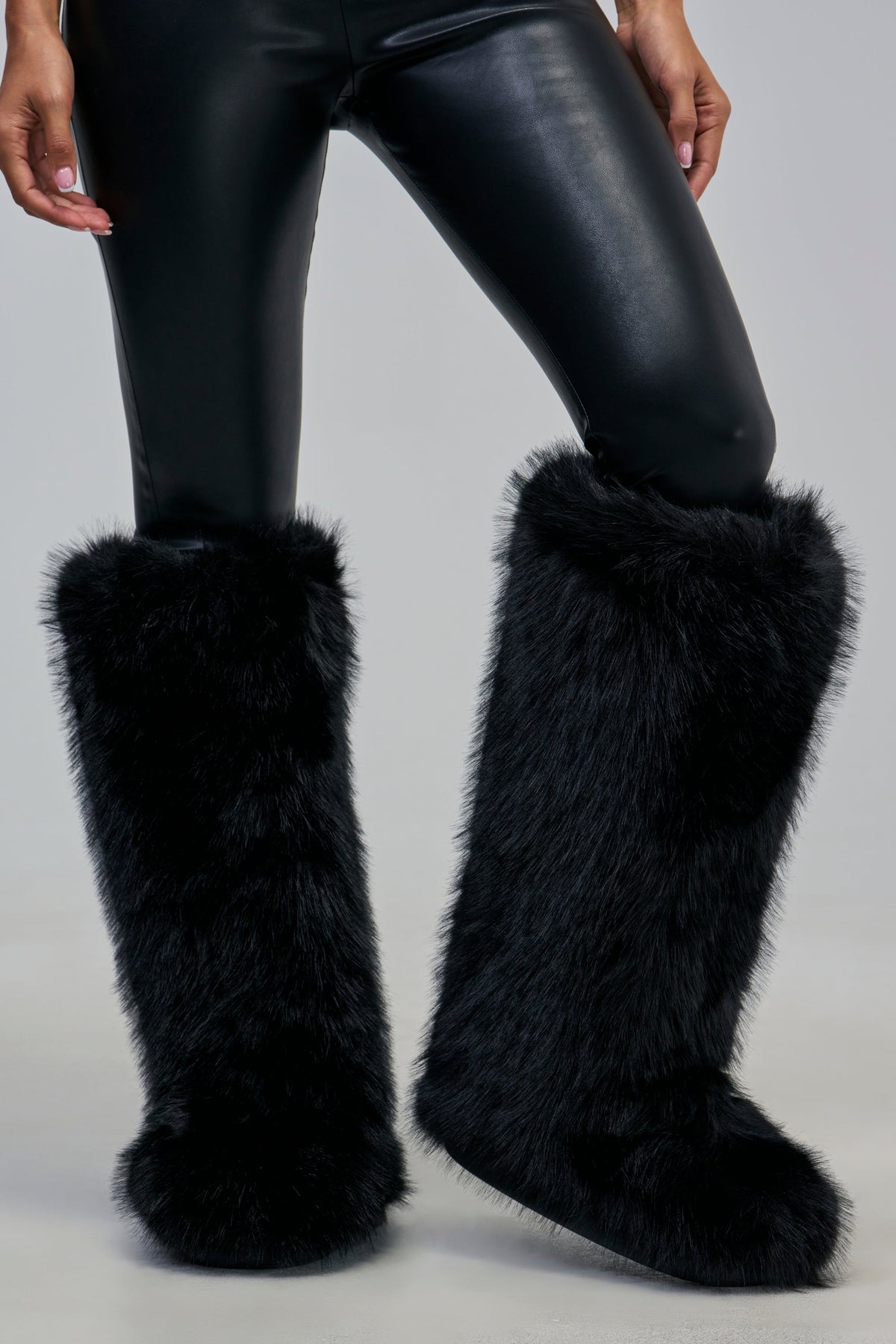 AZALEA WANG EMIR BLACK FLAT FUR KNEE HIGH BOOT