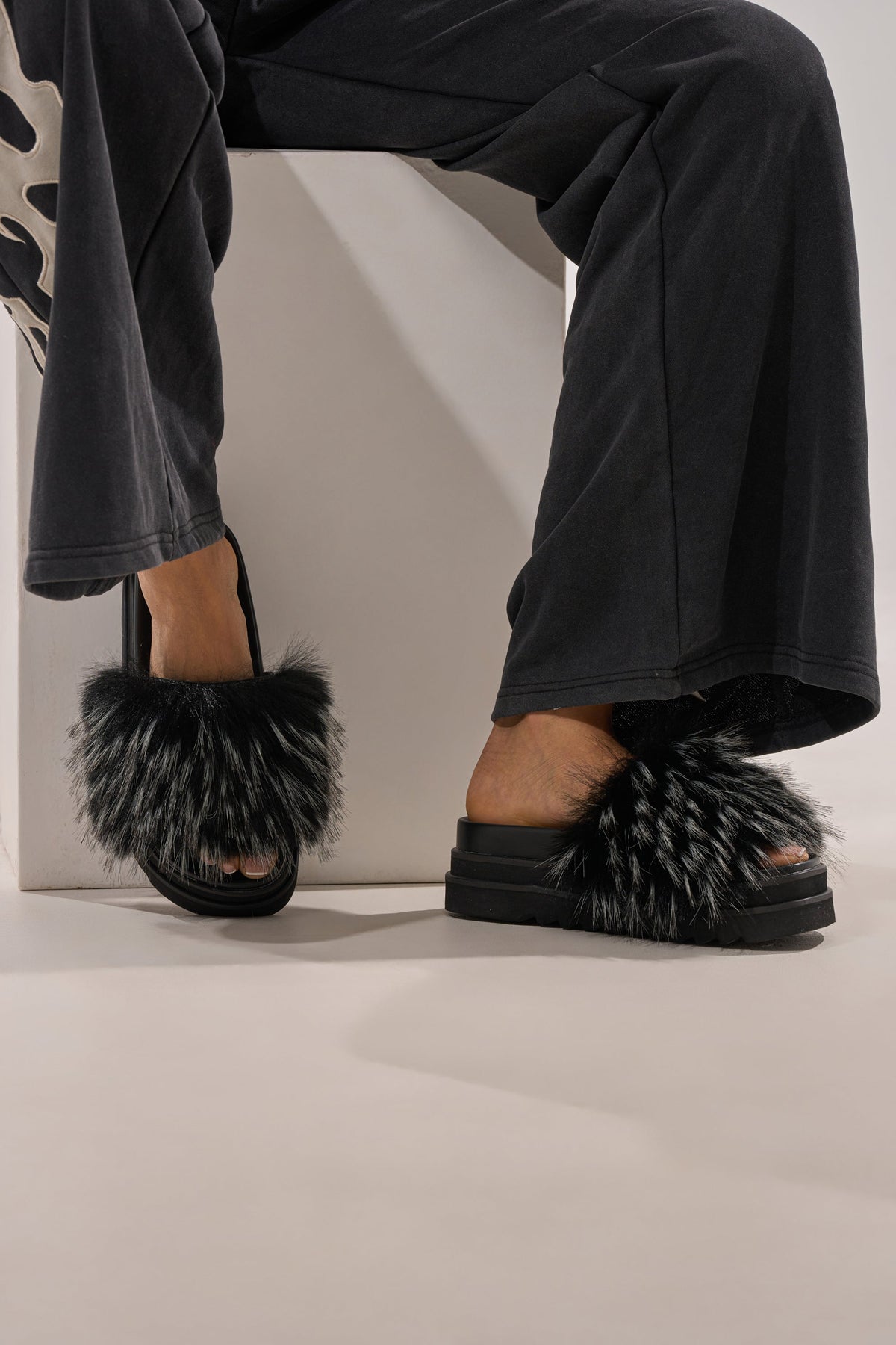 AKIRA MIRAY BLACK MULTI FUR SLIDE