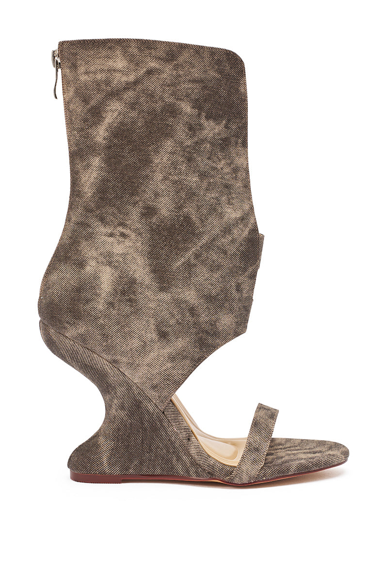 AKIRA GOLD RAFFAELLO BROWN WOVEN ROUND TOE WEDGE SANDAL